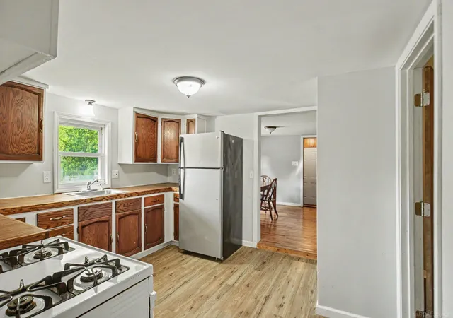 4th image of 303 Parkway St, Lapeer, MI 48446 | MLS# 58050217501