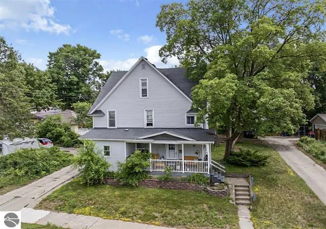 3rd image of 218 Cottage St, Cadillac, MI 49601 | MLS# 72026040780