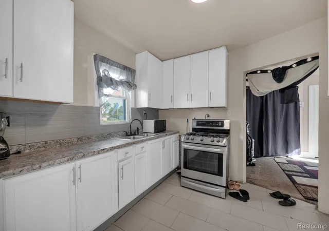 3rd image of 2124 Halleck St, Hamtramck, MI 48212 | MLS# 20261061749