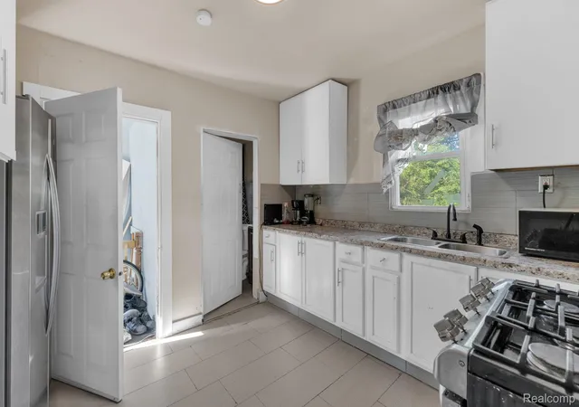 4th image of 2124 Halleck St, Hamtramck, MI 48212 | MLS# 20261061749