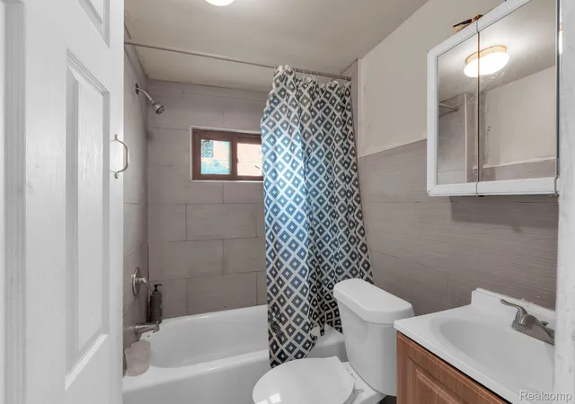 5th image of 2124 Halleck St, Hamtramck, MI 48212 | MLS# 20261061749