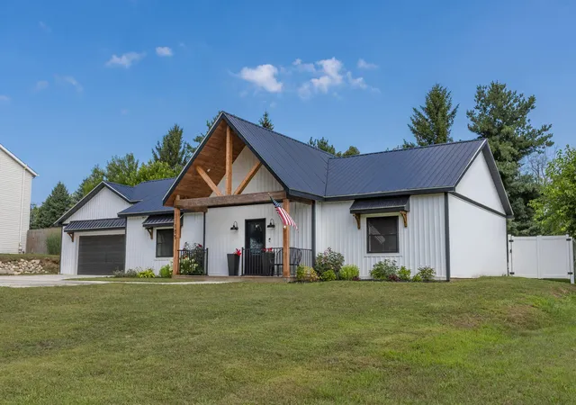 Photo 3 of Single family home for sale at 105 Dogwood Cir, Dowagiac, MI 49047 | MLS# 69026040783 | Listing updated on 2026-09-13