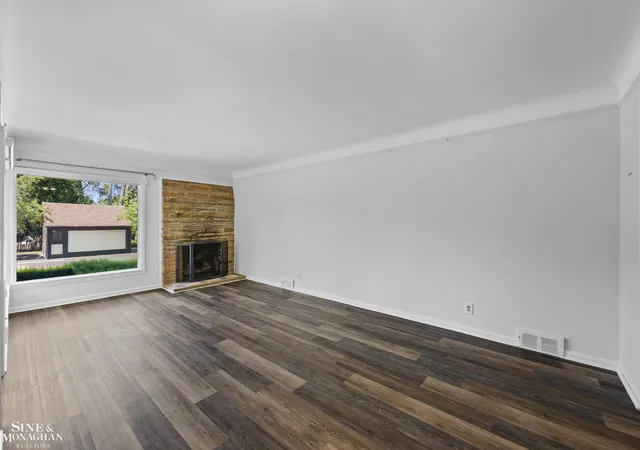 3rd image of 306 Ridge Rd, Grosse Pointe Farms, MI 48236 | MLS# 58050217506