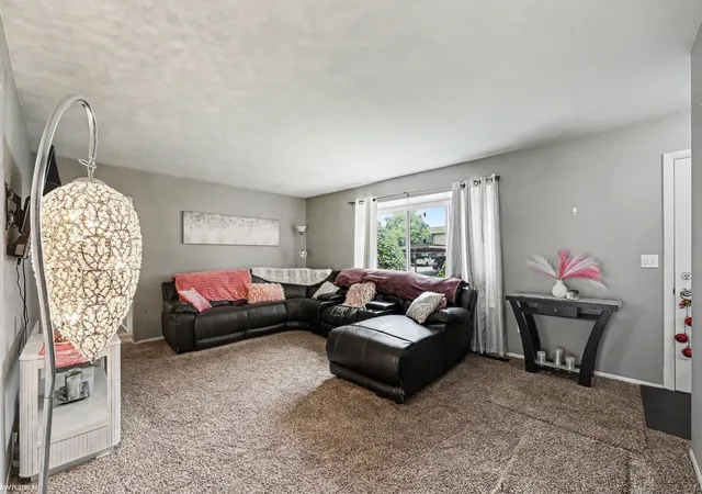 4th image of 16958 Kingsbrooke Dr, Clinton Township, MI 48038 | MLS# 58050217508