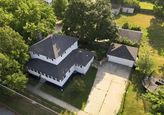 2nd image of 826 S Park St, Hastings, MI 49058 | MLS# 65026040785