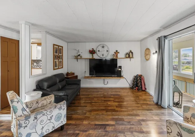 Photo 4 of Single family home for sale at 826 S Park St, Hastings, MI 49058 | MLS# 65026040785 | Listing updated on 2026-08-07