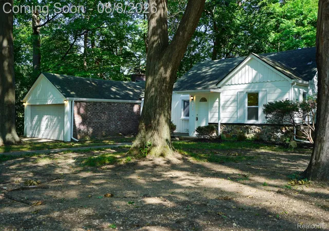3rd image of 24300 Simmons Ave, Southfield, MI 48033 | MLS# 20261061759