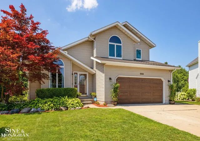 Photo 1 of Single family home for sale at 886 Montana St, Marysville, MI 48040 | MLS# 58050217510 | Listing updated on 2026-08-29