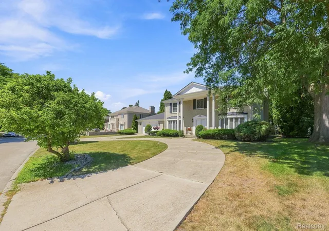 5th image of 60 Stillmeadow Ln, Grosse Pointe Shores, MI 48236 | MLS# 20261061760