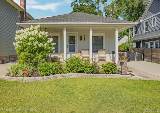 Photo 3 of Single family home for sale at 313 N Castell Ave, Rochester, MI 48307 | MLS# 20261061764 | Listing updated on 2026-09-13