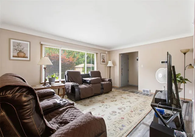 4th image of 20310 Woodside St, Harper Woods, MI 48225 | MLS# 20261061768