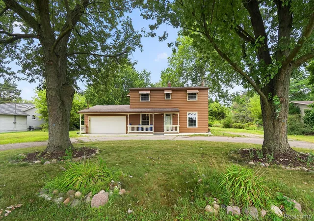 Photo 3 of Single family home for sale at 10356 Linden Rd, Grand Blanc, MI 48439 | MLS# 20261061776 | Listing updated on 2026-09-06