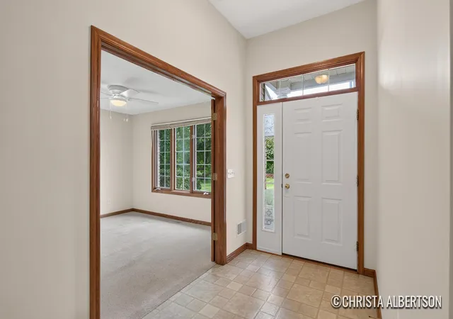 Listing Photo 4 - Condo for sale in building located at 2555 Gracepoint Ct SE, Caledonia, MI 49316 - Unit #40
