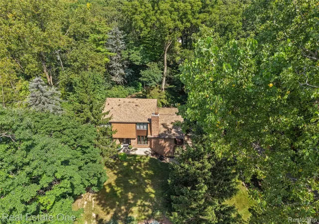 Photo 3 of Single family home for sale at 101 Wimberly Dr, Rochester Hills City Oakland, MI 48306 | MLS# 20261061788 | Listing updated on 2026-09-18