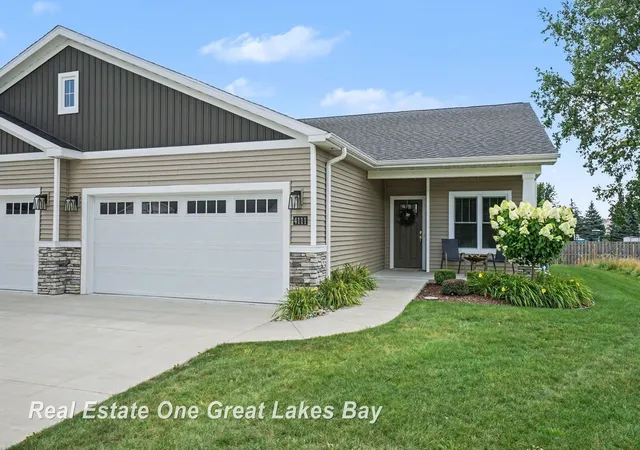 2nd image of 4111 Woodburn Ct, Saginaw Charter Township Saginaw, MI 48603 | MLS# 61050217517