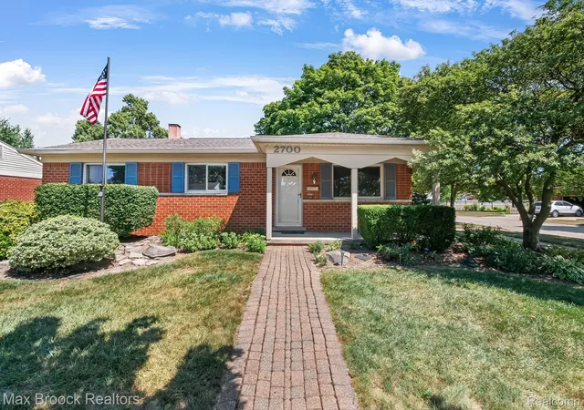 Photo 1 of Sale Pending at 2700 Sparta Dr, Troy, MI 48083 | MLS# 20261061799 | Listing updated on 2026-08-26