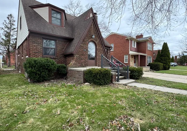 Photo 2 of Single family home for sale at 820 Winchester Ave, Lincoln Park, MI 48146 | MLS# 20261061801 | Listing updated on 2026-09-10