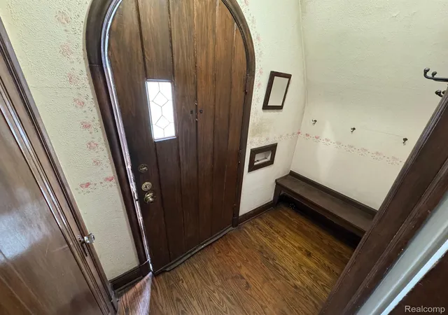Photo 3 of Single family home for sale at 820 Winchester Ave, Lincoln Park, MI 48146 | MLS# 20261061801 | Listing updated on 2026-09-10