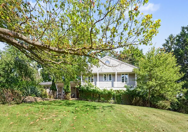 Photo 2 of Single family home for sale at 25800 Franklin Park Ct, Franklin, MI 48025 | MLS# 81026040807 | Listing updated on 2026-09-01