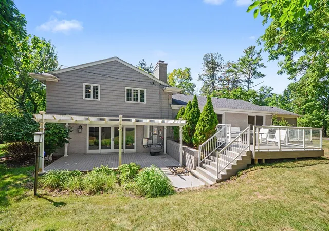 Photo 4 of Single family home for sale at 25800 Franklin Park Ct, Franklin, MI 48025 | MLS# 81026040807 | Listing updated on 2026-09-01