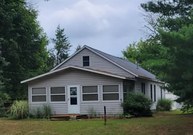 2nd image of 8 E Barton St, Newaygo, MI 49337 | MLS# 65026040831
