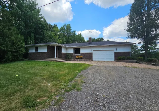 Photo 1 of Sale Pending at 7966 Pettysville Rd, Pinckney, MI 48169 | MLS# 20261061825 | Listing updated on 2026-09-19