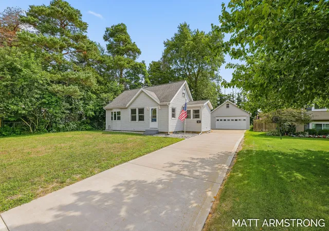 1st image of 3320 Taft Ave Sw, Wyoming, MI 49519 | MLS# 65026040837