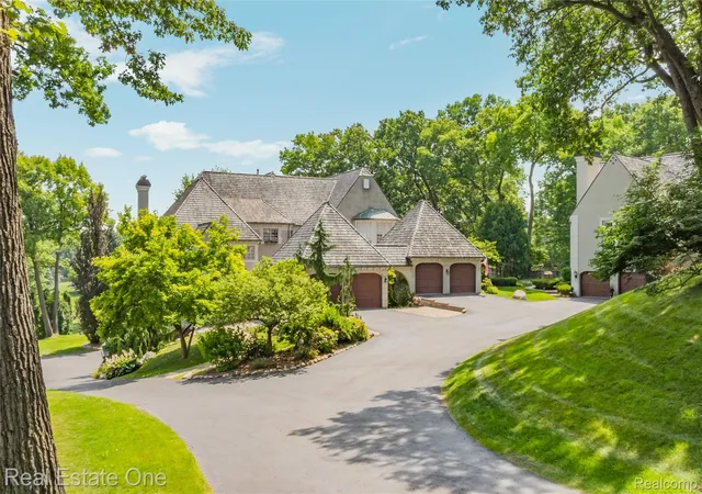 3rd image of 5443 Bristol Parke Dr, Clarkston, MI 48348 | MLS# 20261061829