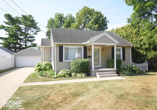 1st image of 1415 W King St, Owosso, MI 48867 | MLS# 5050217533