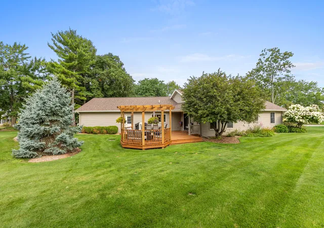 3rd image of 6866 Vista Grande Dr Ne, Rockford, MI 49341 | MLS# 65026040848