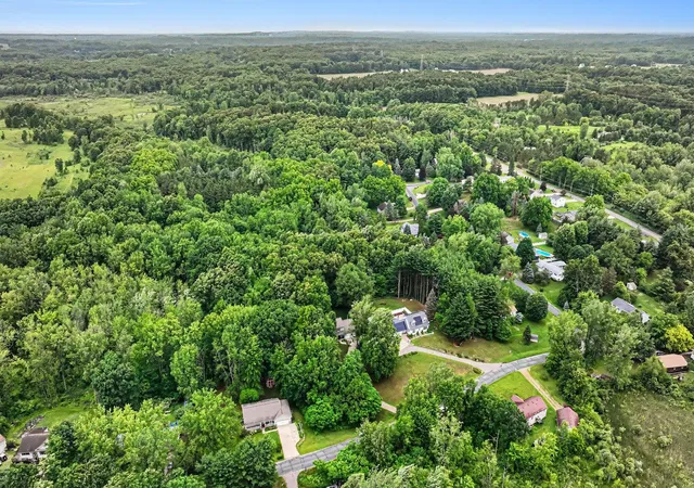 31st image of 22300 Wynsmythe Dr, Mattawan, MI 49071 | MLS# 66026040847