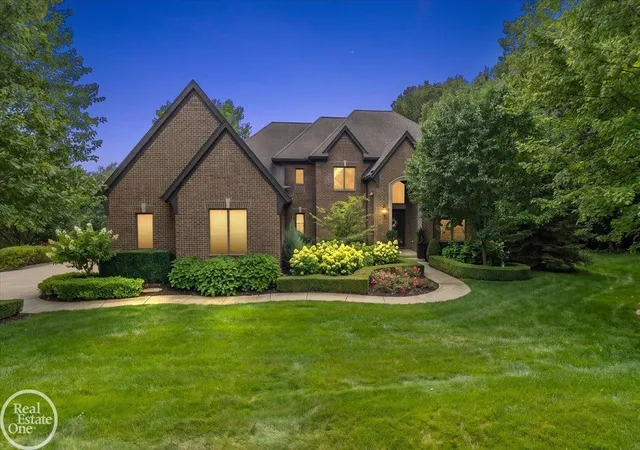 Photo 1 of Sale Pending at 2761 Plum Crk Dr, Oakland, MI 48363 | MLS# 58050217537 | Listing updated on 2026-08-31