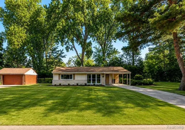 2nd image of 2642 Littletell Ave, West Bloomfield, MI 48324 | MLS# 20261061842