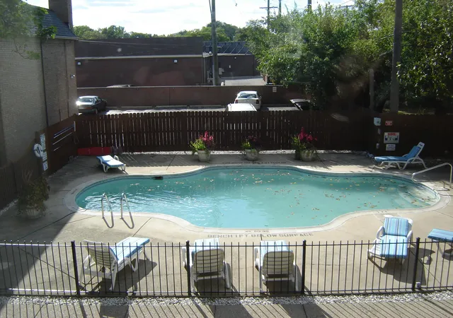 4th image of 1717 E 14 Mile Rd #C, Birmingham, MI 48009 | MLS# 81026040853