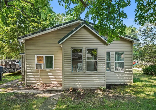 Photo 3 of Single family home for sale at 3896 Main St, Benton Harbor, MI 49022 | MLS# 69026040860 | Listing updated on 2026-08-26