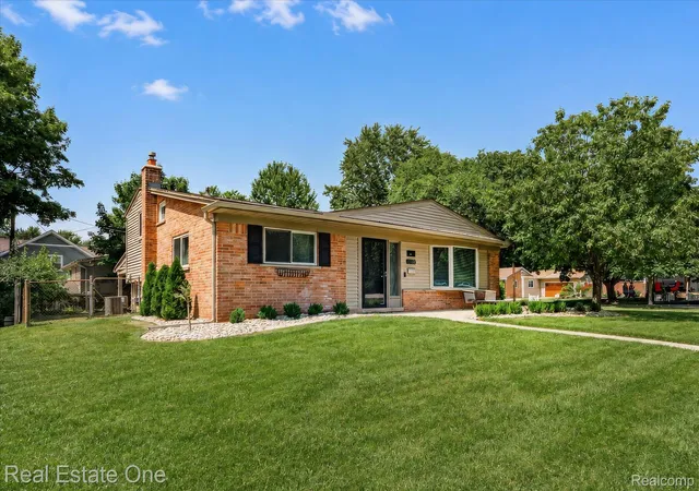 Photo 1 of Sale Pending at 1355 N Oak St, Rochester, MI 48307 | MLS# 20261061854 | Listing updated on 2026-09-09