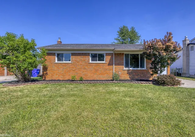 Photo 1 of Single family home for sale at 33250 Janet Ave, Fraser, MI 48026 | MLS# 58050217549 | Listing updated on 2026-09-17