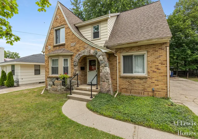 2nd image of 653 3 Mile Rd Ne, Grand Rapids, MI 49505 | MLS# 65026040868