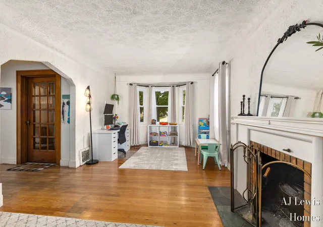 Photo 4 of Single family home for sale at 653 3 Mile Rd NE, Grand Rapids, MI 49505 | MLS# 65026040868 | Listing updated on 2026-08-24