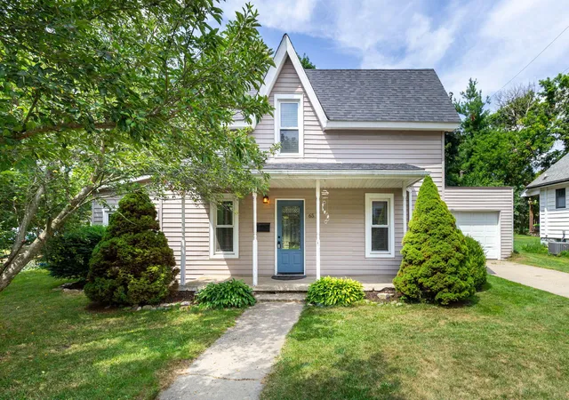 1st image of 65 Pleasant St, Oxford, MI 48371 | MLS# 81026040865