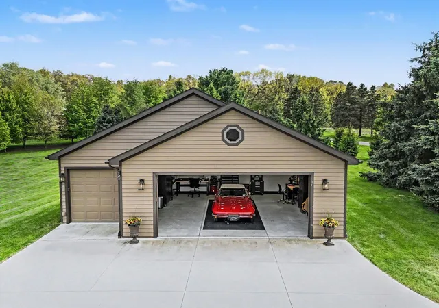 Photo 4 of Single family home for sale at 8588 Webster Hills Rd, Dexter, MI 48130 | MLS# 81026040873 | Listing updated on 2026-08-06