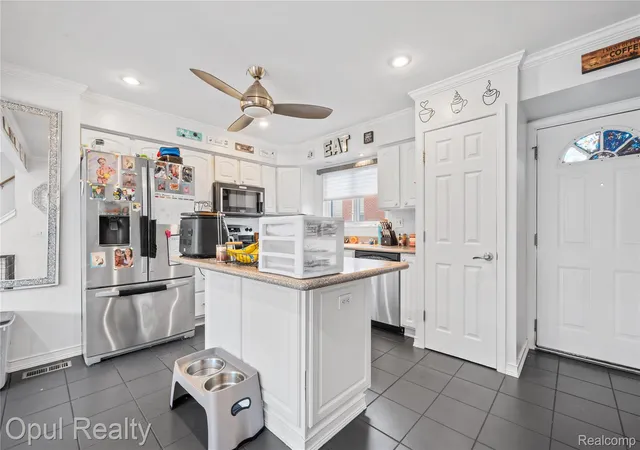 Listing Photo 5 - Condo for sale in building located at 8261 Bristol St, Westland, MI 48185