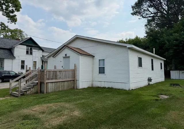 Photo 1 of Sale Pending at 615 Madison St, Saginaw, MI 48602 | MLS# 5050217558 | Listing updated on 2026-08-31