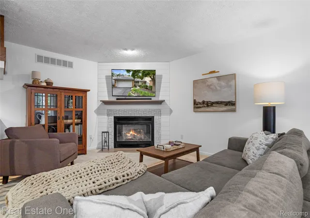Photo 3 of Condo for sale at 6626 Ridgeview Dr #31, Clarkston, MI 48346 | MLS# 20261061875 | Listing updated on 2026-09-15