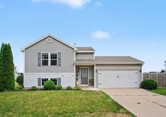 Photo 2 of Single family home for sale at 11720 E Bear Meadows Dr Se, Alto, MI 49302 | MLS# 71026040889 | Listing updated on 2026-09-12