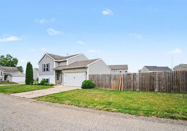 Photo 3 of Single family home for sale at 11720 E Bear Meadows Dr SE, Alto, MI 49302 | MLS# 71026040889 | Listing updated on 2026-09-12