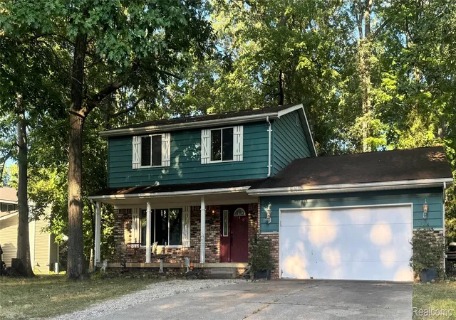 Photo 2 of Single family home for sale at 13305 Crane Ridge Dr, Fenton, MI 48430 | MLS# 20261061878 | Listing updated on 2026-08-28