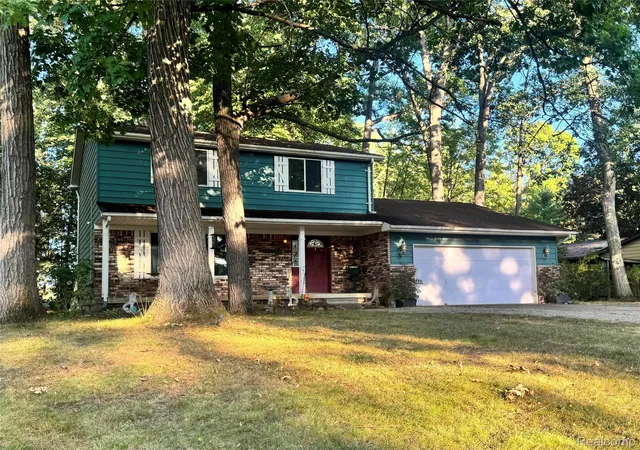 Photo 3 of Single family home for sale at 13305 Crane Ridge Dr, Fenton, MI 48430 | MLS# 20261061878 | Listing updated on 2026-08-28