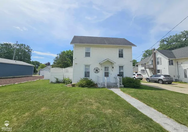 Photo 2 of Single family home for sale at 614 E Oliver St, Owosso, MI 48867 | MLS# 60050217559 | Listing updated on 2026-08-06