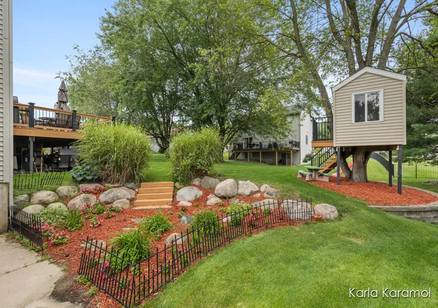 43rd image of 61 Greystone Ct Ne, Rockford, MI 49341 | MLS# 65026040893